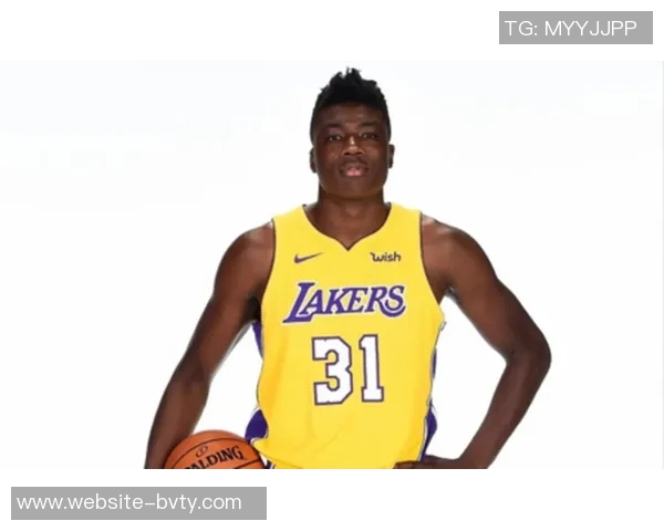 托马斯布莱恩特绝杀被帽愤怒推开摄像头引发热议